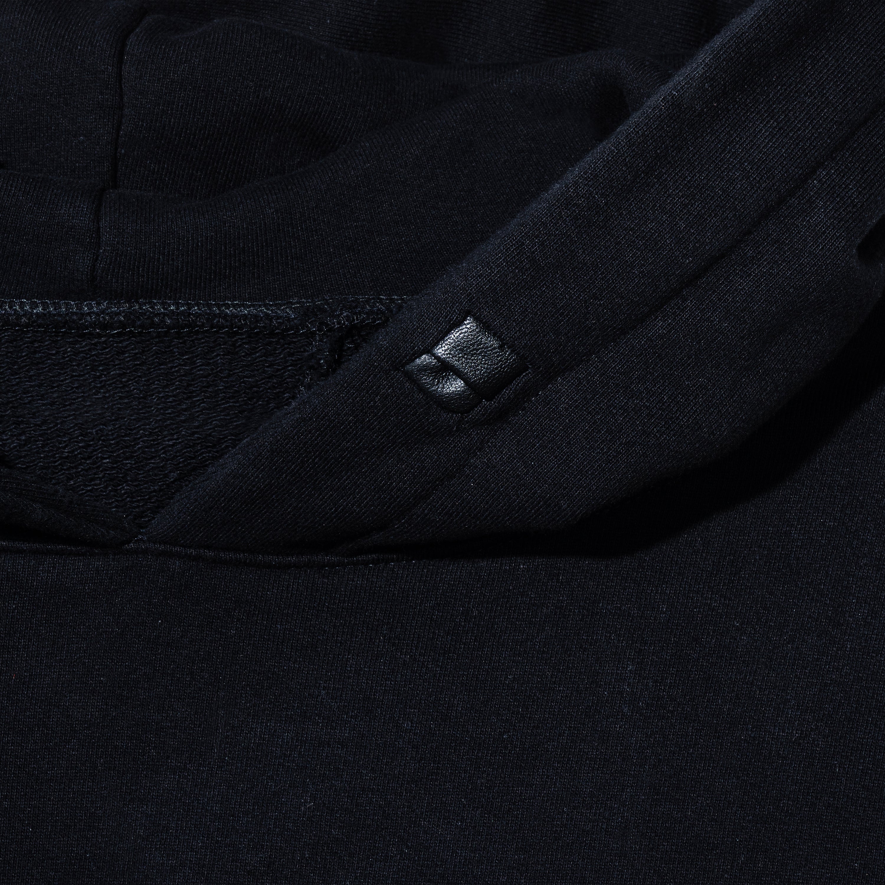 PULLOVER HOODIE BLACK